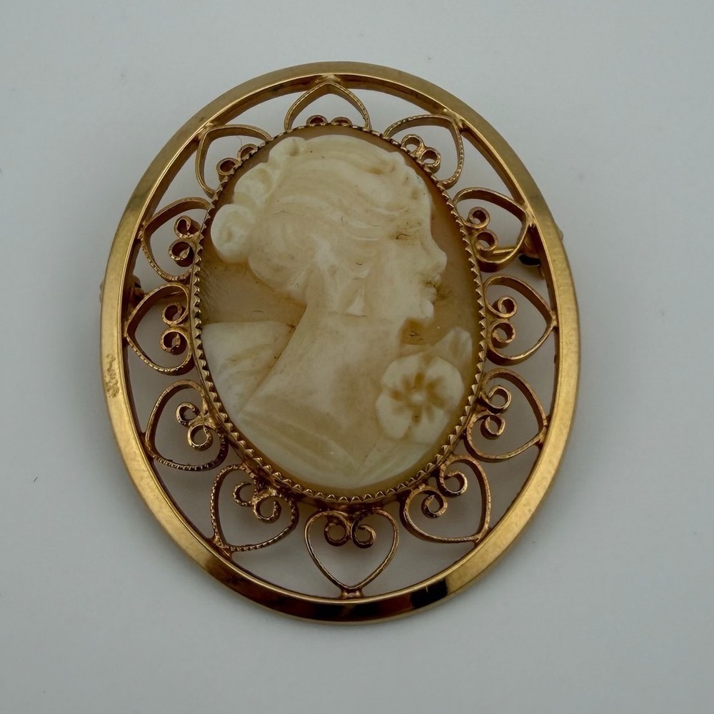 Vintage 1/20 12K Gold Filled Shell Cameo Brooch Pin Gold Filigree Heart Border